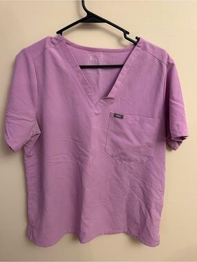 FIGS women’s Catarina One-Pocket Scrub Top - dusk